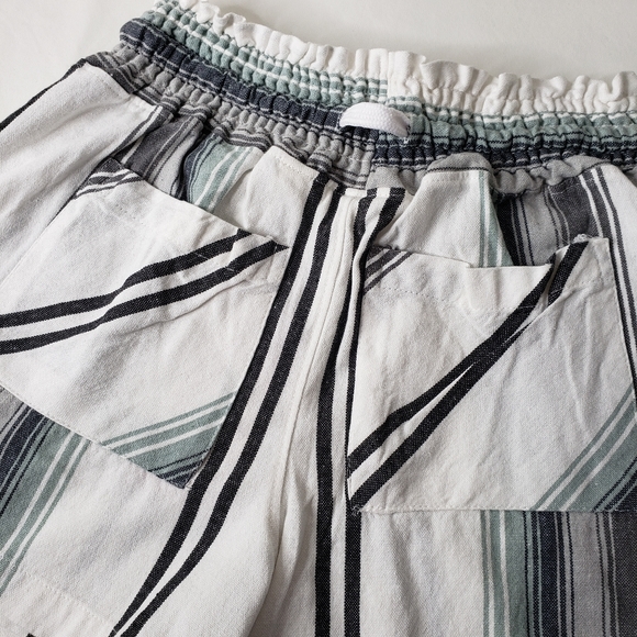 Exist Shorts White Gray Striped Southern Spirit Junior's Size Medium NWT - Picture 9 of 12